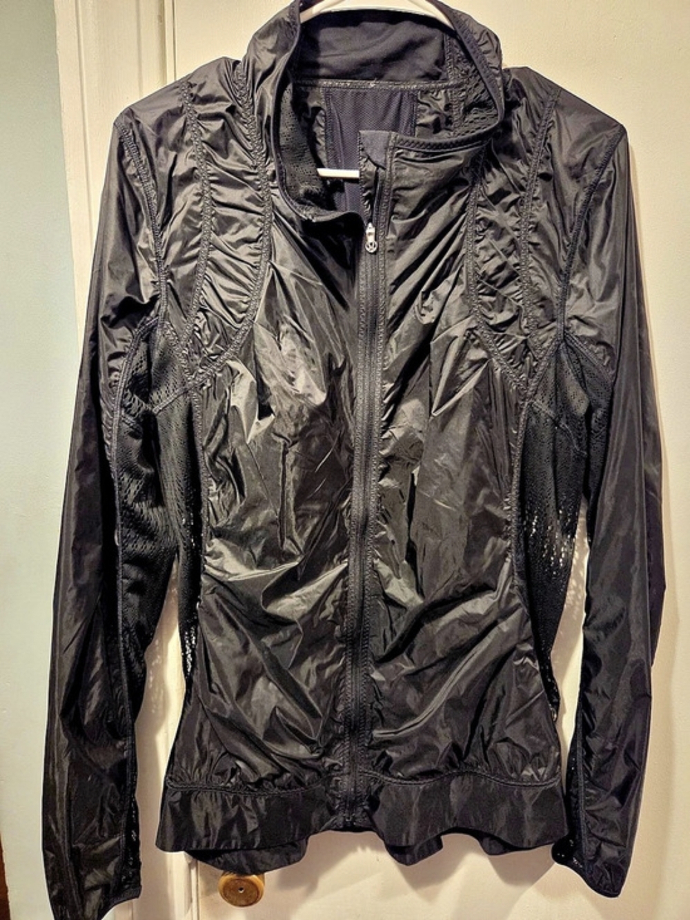 lululemon Run On Jacket Black Lightweight Athletic Jacket